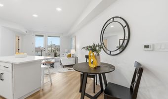 701 N HENRY St 210, Alexandria, VA 22314