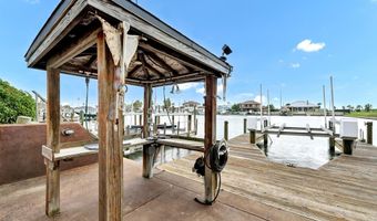 100 Dolphin Ct, Aransas Pass, TX 78336
