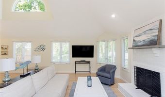 112 Harrison Ave, Newport, RI 02840