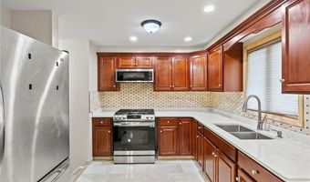 87 Imperial Dr, Amherst, NY 14226