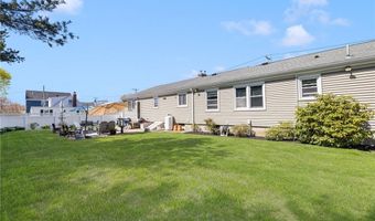 289 Oliphant Ln, Middletown, RI 02842