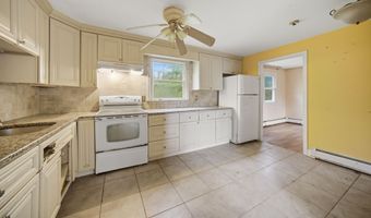 218 Woodland Ave, Bloomfield, CT 06002