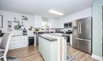 14048 Seymour Dr, Biloxi, MS 39532