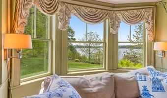 16 US-1, Falmouth, ME 04105