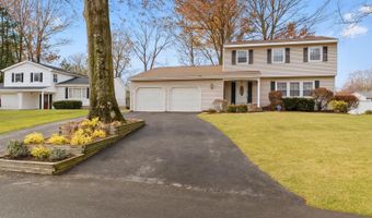 11 Westchester Dr, Albany, NY 12205