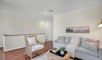 1818 POTOMAC GREENS Dr, Alexandria, VA 22314