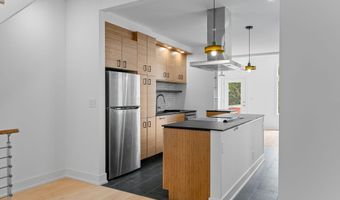 252 SUMAC St, Philadelphia, PA 19128