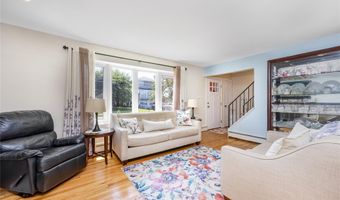37 New Point Pl, Amityville, NY 11701