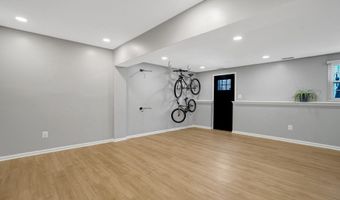 6063 HYDRANGEA Dr, Alexandria, VA 22310