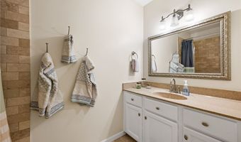 292 Summerhill Dr, Aurora, OH 44202
