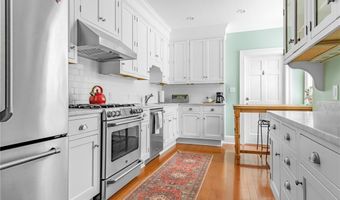 90 Rhode Island Ave 2, Newport, RI 02840