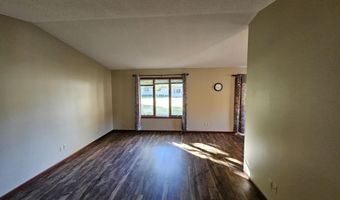 2702 Railroad Cir, Aberdeen, SD 57401