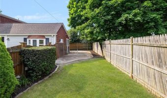 52 Pleasant View Rd, Warwick, RI 02888