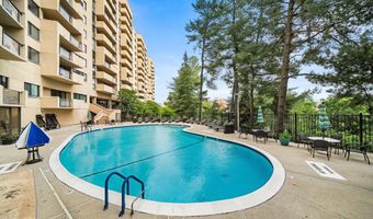 1101 S ARLINGTON RIDGE Rd 212, Arlington, VA 22202