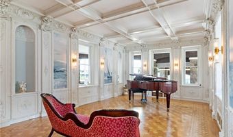 32 Lorraine St, Barrington, RI 02806