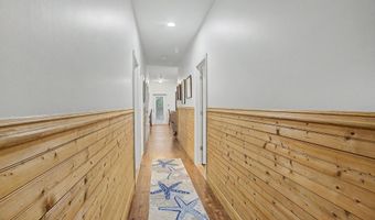 223 Sycamore St, Bay St. Louis, MS 39520