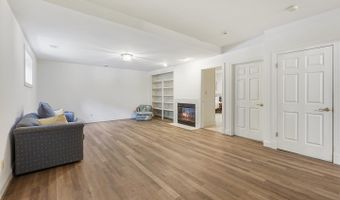 9209 TOWN GATE Ln, Bethesda, MD 20817