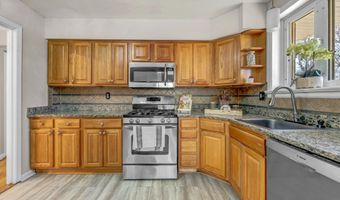 8706 BRAEBURN Dr, Annandale, VA 22003