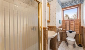 405 N Main St, Alma, WI 54610