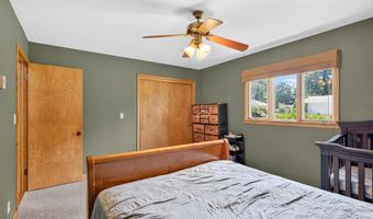 1635 Oak Dr, Aurora, MO 65605
