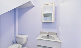 85 Pilgrim Dr, Warwick, RI 02888