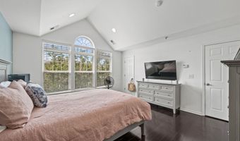 32 MARINA Dr, Bayonne, NJ 07002