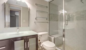 1001 N VERMONT St 813, Arlington, VA 22201