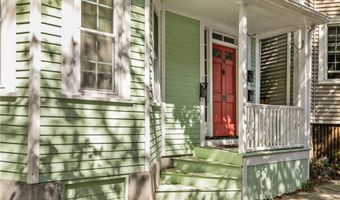 28 Young St, Newport, RI 02840