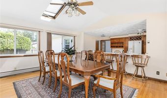 8 Meadow Ln, Coventry, RI 02816