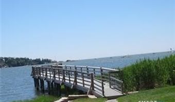21 Harbour Vlg C, Branford, CT 06405