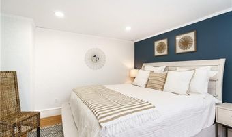 821 Post Rd, Warwick, RI 02888
