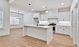 1 Claypole Ln, Bella Vista, AR 72715