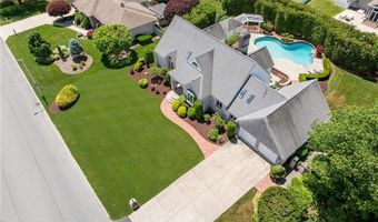 40 Alpine Estates Dr, Cranston, RI 02921