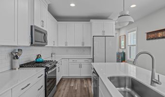 409 S Tunstall Ave, Apex, NC 27502