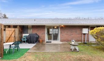 40 Kingsland Ct 2B, Charlestown, RI 02813