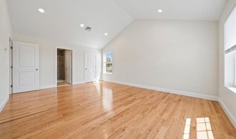 7 Betsey Williams Dr, Warwick, RI 02889