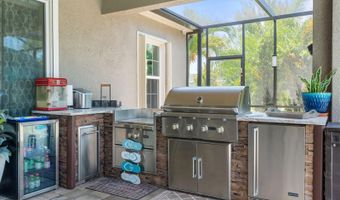 7702 PARADISO Dr, Apollo Beach, FL 33572