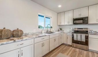 180 Hoomoku St, Kahului, HI 96732