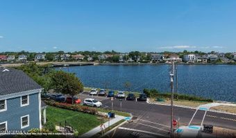 202 Deal Lake Dr U-203, Asbury Park, NJ 07712