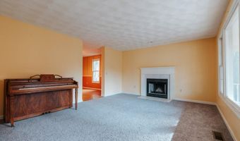 65 Village Hill Ln, North Kingstown, RI 02852