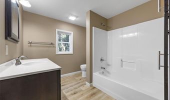 204 N Huber St, Anamosa, IA 52205