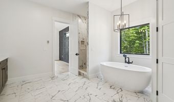 1 Jaytee Dr, Alton, NH 03809