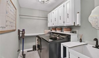 705 Lake Trl, Aurora, OH 44202
