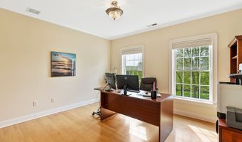 64 Warren Gln, Burlington, CT 06013