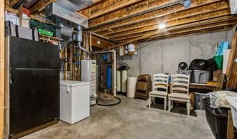 1049 Vine Ave, Riverside, IA 52327