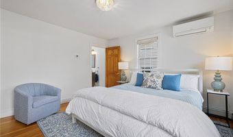 5 Tews Ct, Newport, RI 02840
