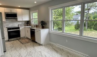 10 Crawford Dr, Bath, ME 04530