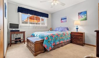 1228 S HADDOW Ave, Arlington Heights, IL 60005