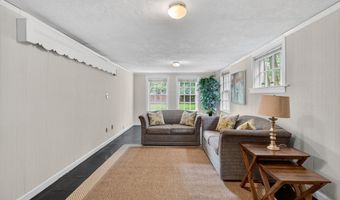 9 Stratford Rd, Andover, MA 01810