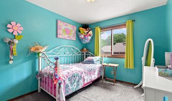 900 E Magnolia Dr, Brandon, SD 57005